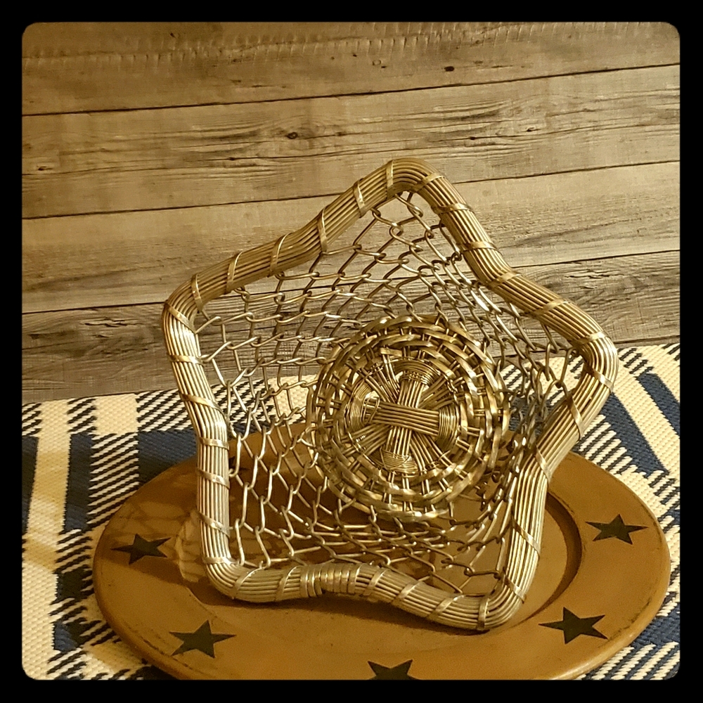 Vintage Farmhouse Rustic Star shaped Wire Basket